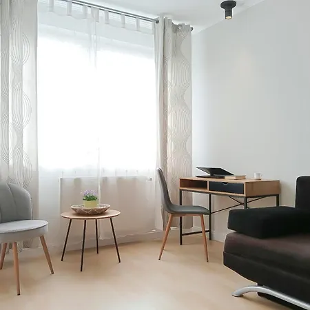 Apartment Far *