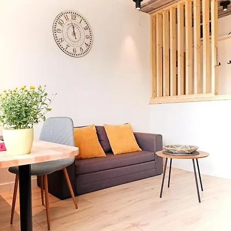 Far Apartment *