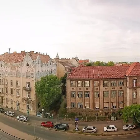 Apartment Far *